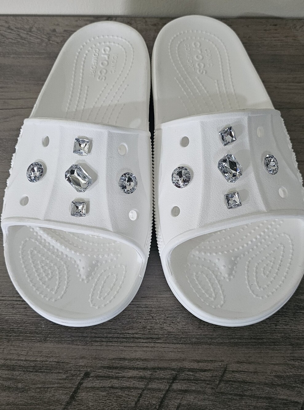 Crocs Adult Baya II Slide Sandals White Women 8 Men 6 Rhinestone Charms Slides - Picture 3 of 7